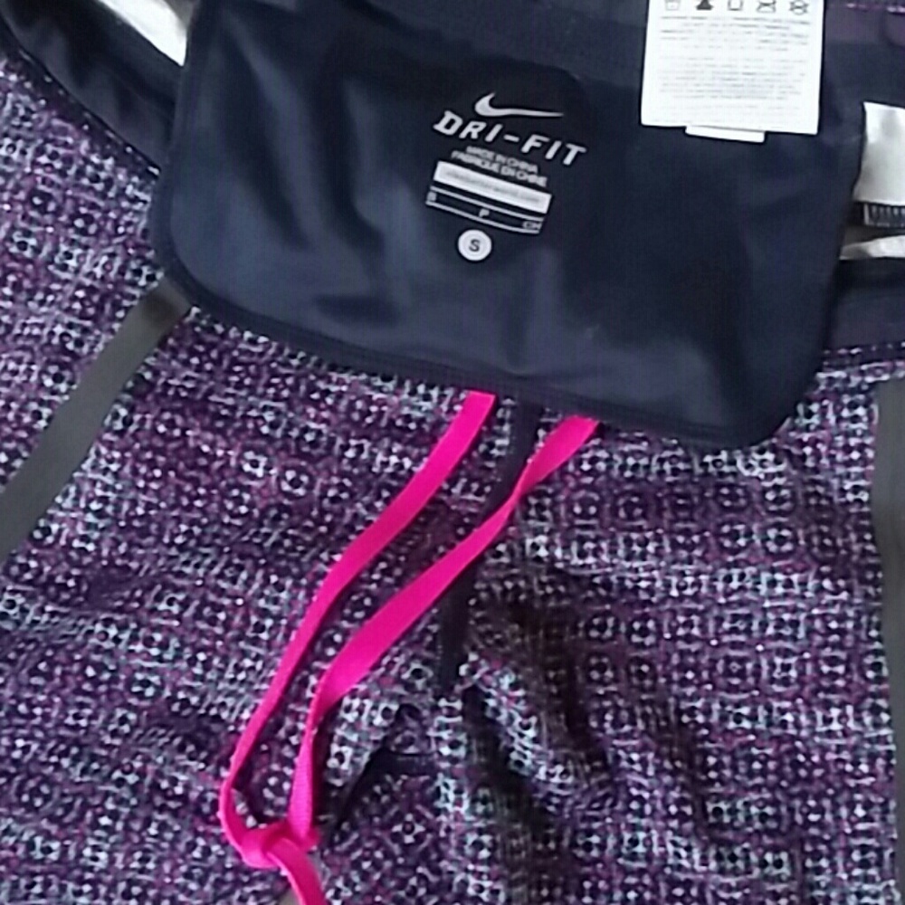 Nike crops - Picture 2 of 2